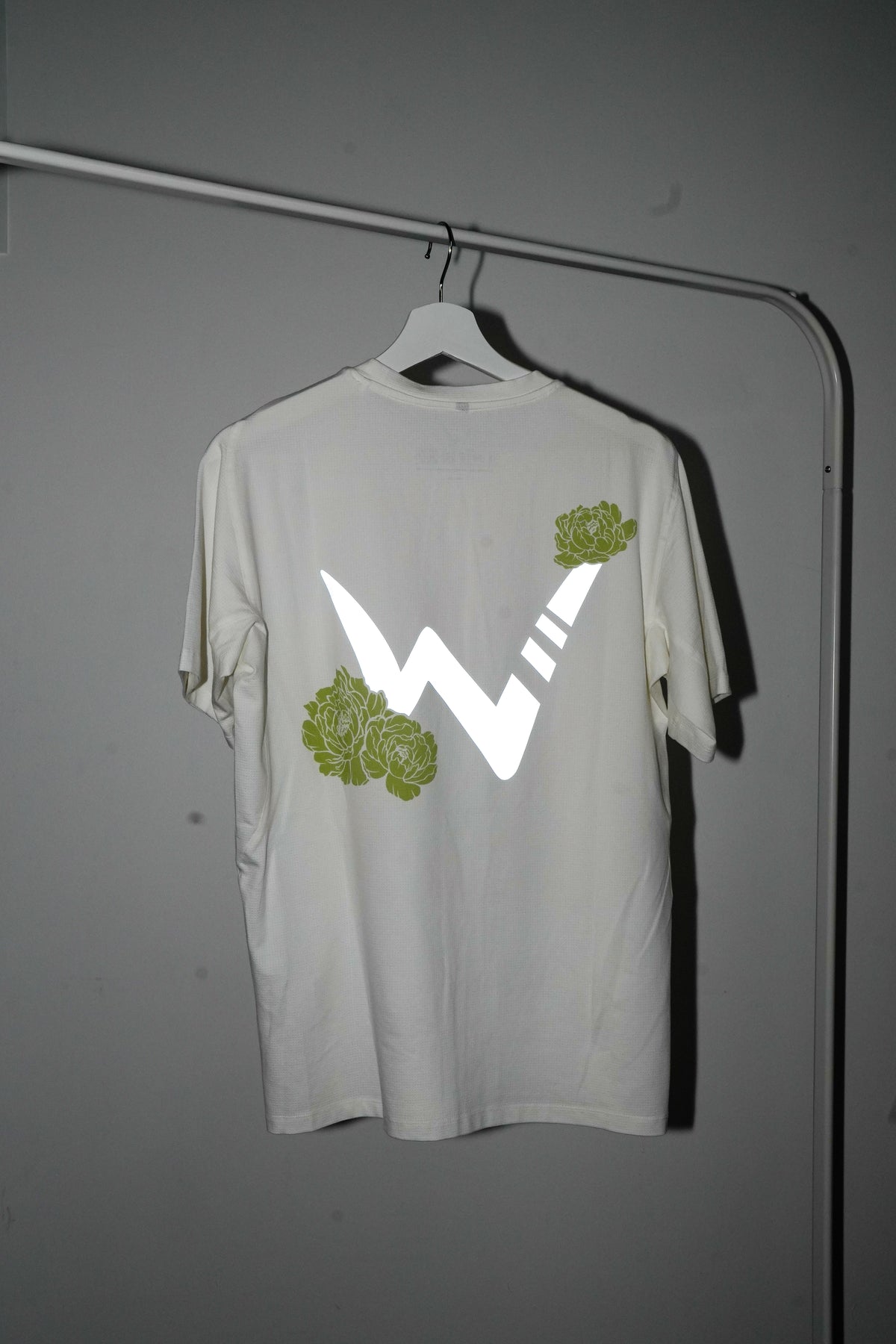 Peony Performance Tee - White/Sage